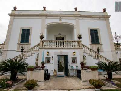 villa Longo de Bellis (1870) dove nel 1943 si incontrarono Alexander, Eisenhower e Badoglio