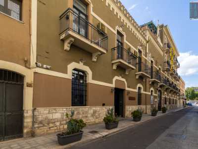 ...all�ex fabbrica di letti De Risi nel quartiere Picone