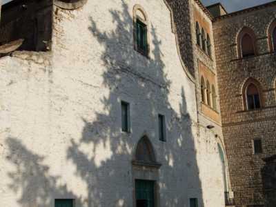 Man mano che il percorso si avvicina a Cassano delle Murge. Qui domina ancora oggi il complesso di Santa Maria degli Angeli. Un nome che richiama San Francesco: cos� infatti si chiama la basilica di Assisi (foto di Leron Vandilcolindion)