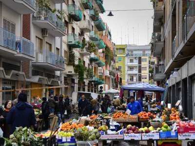 ...quella che sino al 2019 era ravvivata da un colorato mercato all�aperto