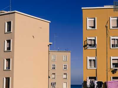 Case popolari presenti su una traversa interna del Lungomare IX Maggio