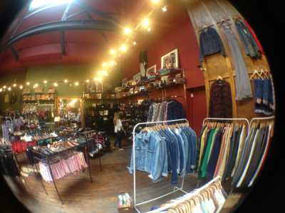 L'interno del negozio di abbigliamento vintage Blitz, Brick Lane, Londra