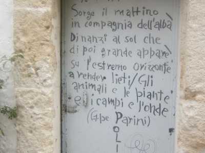 Versi di Guido Lupori, nelle vie di Polignano a Mare