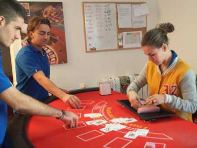 Un tavolo da Black Jack nella scuola di Fasano