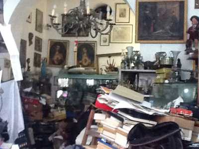 Bari, la bottega del collezionismo