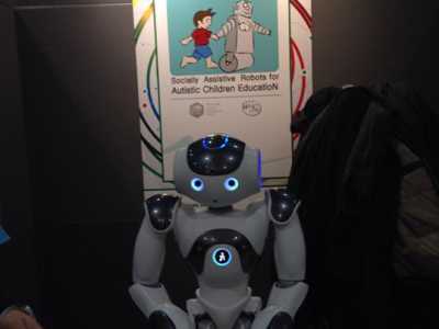 Primo piano del robot Saracen, che aiuta i bambini autistici a comunicare