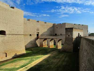 Il castello di Barletta: qui � conservato un lapidario con lastre tombali di cavalieri templari 