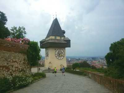 L'Uhrturm, la torre dell'orologio che dall'alto di una collina sovrasta la citt�