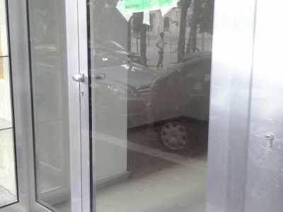 I negozi abbandonati di via Manzoni