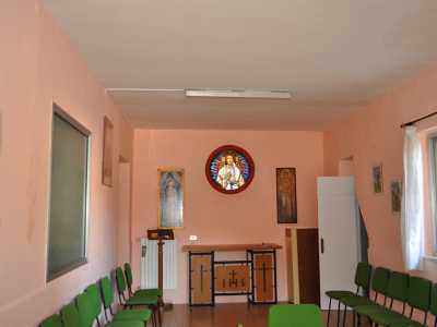 L'interno e l'altare della cappella armena 