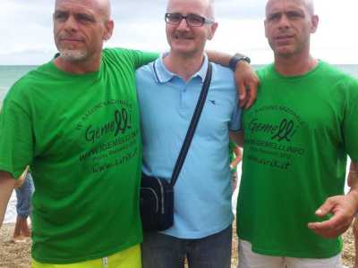 Carmine Bartolomeo e altri due compagni gemelli durante un Raduno Nazionale dei Gemelli a Recanati