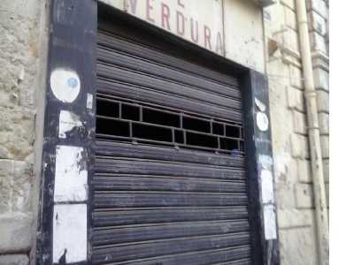 Un altro negozio chiuso che si affitta 