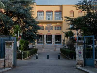 Sulla sinistra si erge il grande complesso del Seminario diocesano, l� dove dal 1953 si formano i futuri sacerdoti. Ospita al suo interno la parrocchia del Buon Pastore