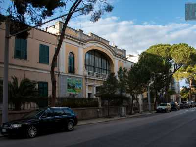 Sulla destra vi � invece l�austero Istituto Sacro Costato, che un tempo fu la storica Villa Ombrosa. Oggi qui vivono delle suore e la struttura ospita un asilo nido e una scuola per l�infanzia