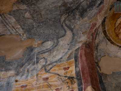 Anche qui compare una decorazione ornamentale: � l�ibis sacro su un prato fiorito, l�animale della saggezza