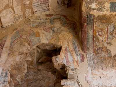 Il primo affresco su cui ci soffermiamo si trova quasi nascosto in alto sulla navata sud: si tratta dell� �Annuncio di Gabriele a Zaccaria�, in cui l�arcangelo con indosso una larga tunica rivela la nascita di Giovanni Battista