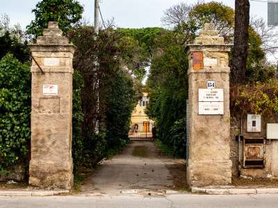 L'ingresso del villaggio Armeno di via Amendola