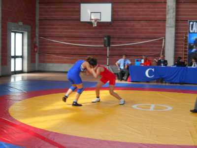 In tuta rossa, Alessia Diletta Turturo durante un combattimento