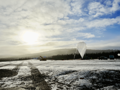 Il secondo, effettuato tramite un apposito pallone aerostatico, and� a buon fine dopo un conto alla rovescia durato quattro ore