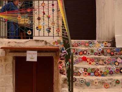 Guerrilla Knitting