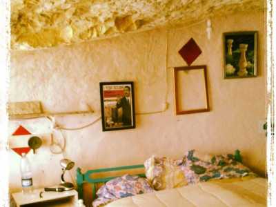 Una delle prime tappe: in Sicilia, dove sono stati ospitati all'interno di una grotta