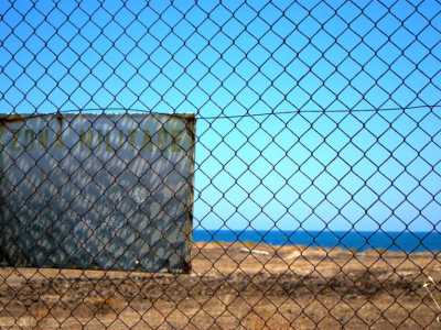 Il cartello che indica l'inizio della zona militare
