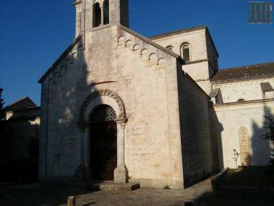 Di fronte alla cappella c'� il Santuario di Santa Maria della Scala, dell'XI secolo