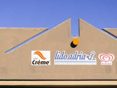 Il Lido Adria, stabilimento balenare situato all'inizio del Lungomare IX Maggio