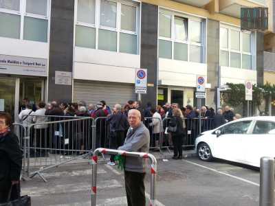 La coda cresce di ora in ora