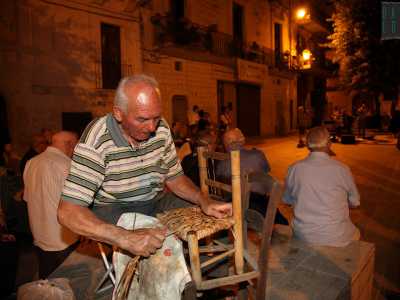E' quasi buio e Gaetano ha quasi finito il suo lavoro