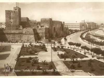 Immagine d'epoca del giardino della banchina, oggi parcheggio