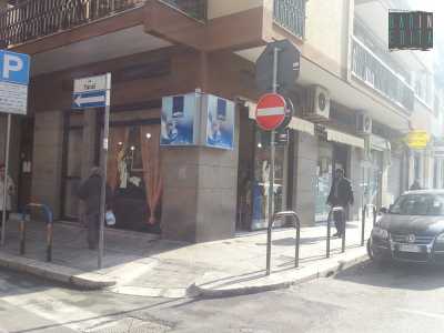 Il bar che ha subito il furto � ad angolo tra via Tanzi 7 e via Mola, 34/a e 34/b 