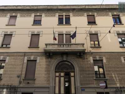 Mentre sulla destra si trova lo storico Istituto privato Margherita, presente qui dal 1926 e gestito dalle suore