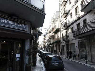 ...al cui angolo si trova il noto Meridional Caff� che porta sull�insegna la data di fondazione: 1956