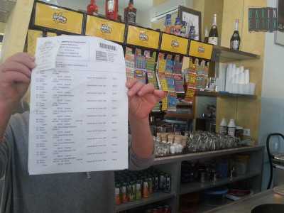 La signora Rosalia, proprietaria del bar ci mostra l'elenco dei grattini rubati