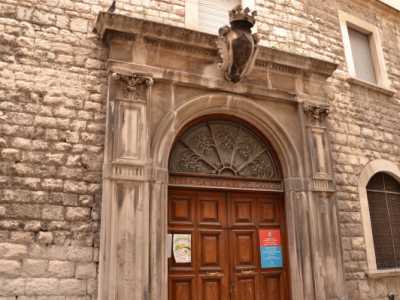 Il palazzo dell'arciconfraternita del Carmine in strada del Carmine a Bari, attuale sede dell'associazione