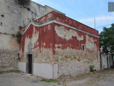 C�� da dire che la chiesa � sempre chiusa. Viene aperta solo due volte all�anno: il 26 luglio, giorno di Sant'Anna e il 12 settembre, quando viene celebrata Santa Maria