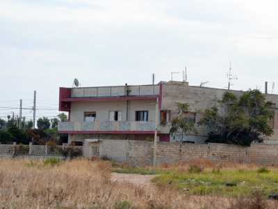 Palazzine abbandonate, occupate da abusivi