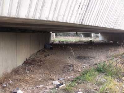 Quello che resta della casa sotto il ponte oggi
