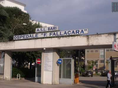 Sarebbe quindi necessario proseguire, arrivare all�incrocio con viale Gramsci e finalmente portarsi su via Moro per ritrovarsi dopo un centinaio di metri di fronte all�ospedale