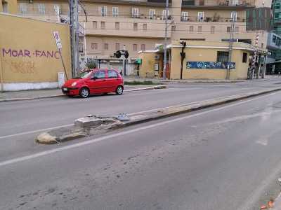La colonnina distrutta lo scorso 7-8 febbraio � ancora l�