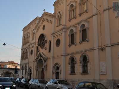 Edificato nel 1901 in stile romanico pugliese, fu eretto per ospitare una comunit� di suore di clausura: le Carmelitane scalze, ancora oggi qui presenti