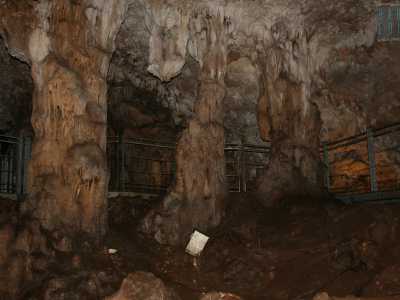 �Di solito questi scenari fantastici sono il risultato della lentissima penetrazione dell'acqua dalla superficie attraverso diversi metri di spessore del terreno - sottolinea l'esperto -. Nel caso di Curtomartino � stata una colata di fango proveniente da una lama vicina a innescare il processo di erosione�.