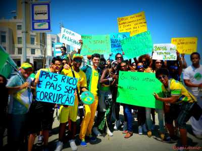Bari, corteo di brasiliani