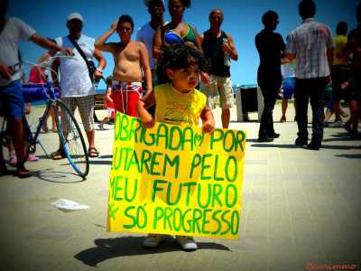 Bari, corteo di brasiliani