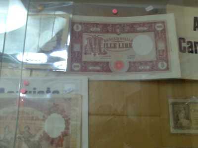 Filatelia e numismatica a Bari