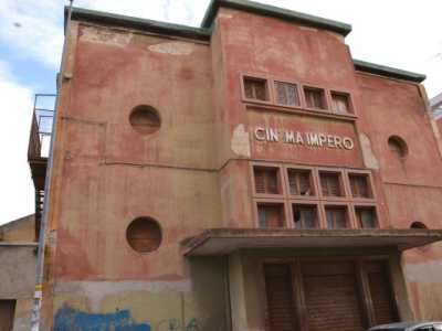 L'ex cinema Impero di Palese in evidente stato di abbandono