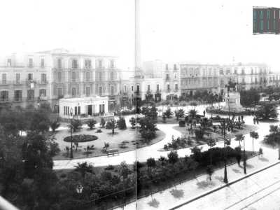 Vista panoramica di piazza Umberto nel 1911