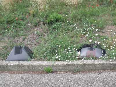 Due televisori sulla strada da alcuni mesi