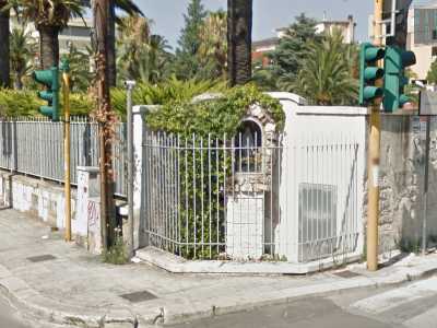 L'edicola mariana di corso Alcide De Gasperi prima dell'incidente 